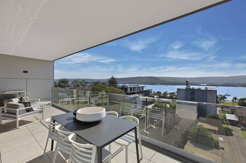 401/142-144 Albany Street, Point Frederick, NSW 2250