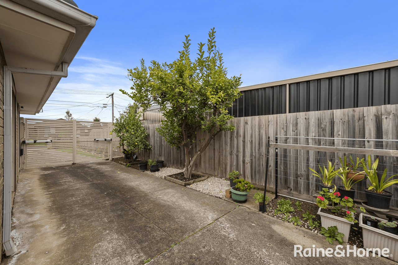 12 Cumbernauld Crescent, DEER PARK, VIC 3023