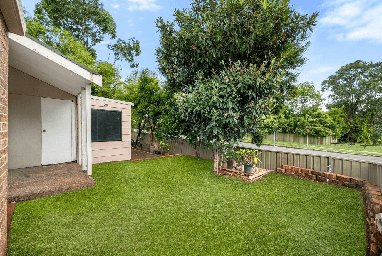 2/33 Georgiana Crescent, Ambarvale, NSW 2560