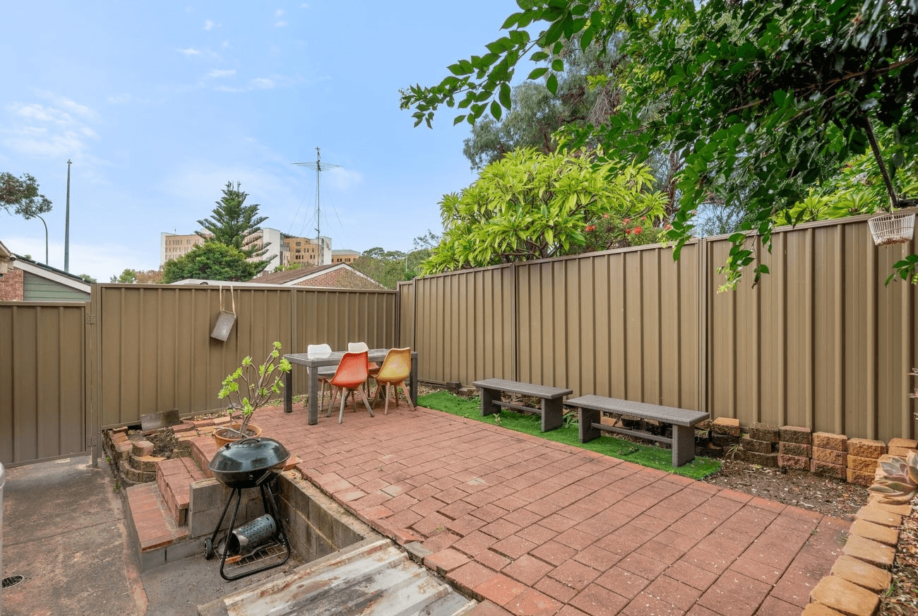 2/33 Georgiana Crescent, Ambarvale, NSW 2560