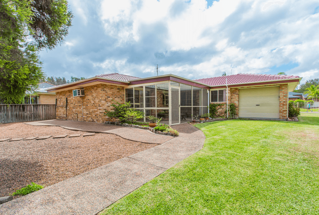 27 Derwent Crescent, Lakelands, NSW 2282