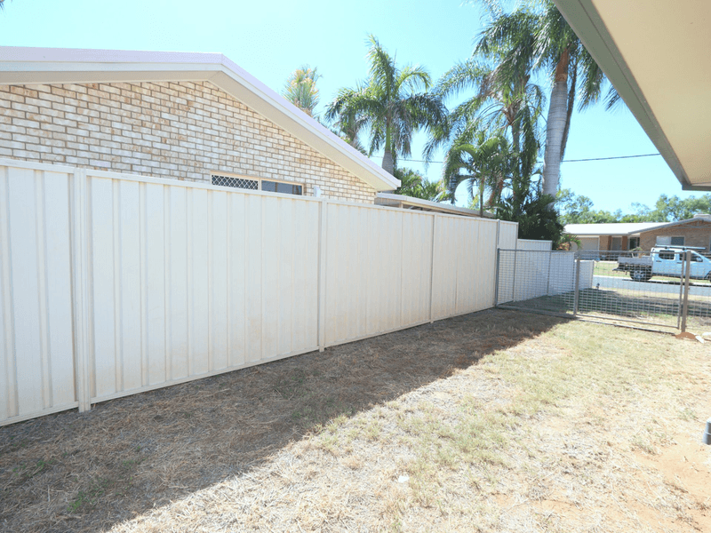 8 Fern Court, EMERALD, QLD 4720