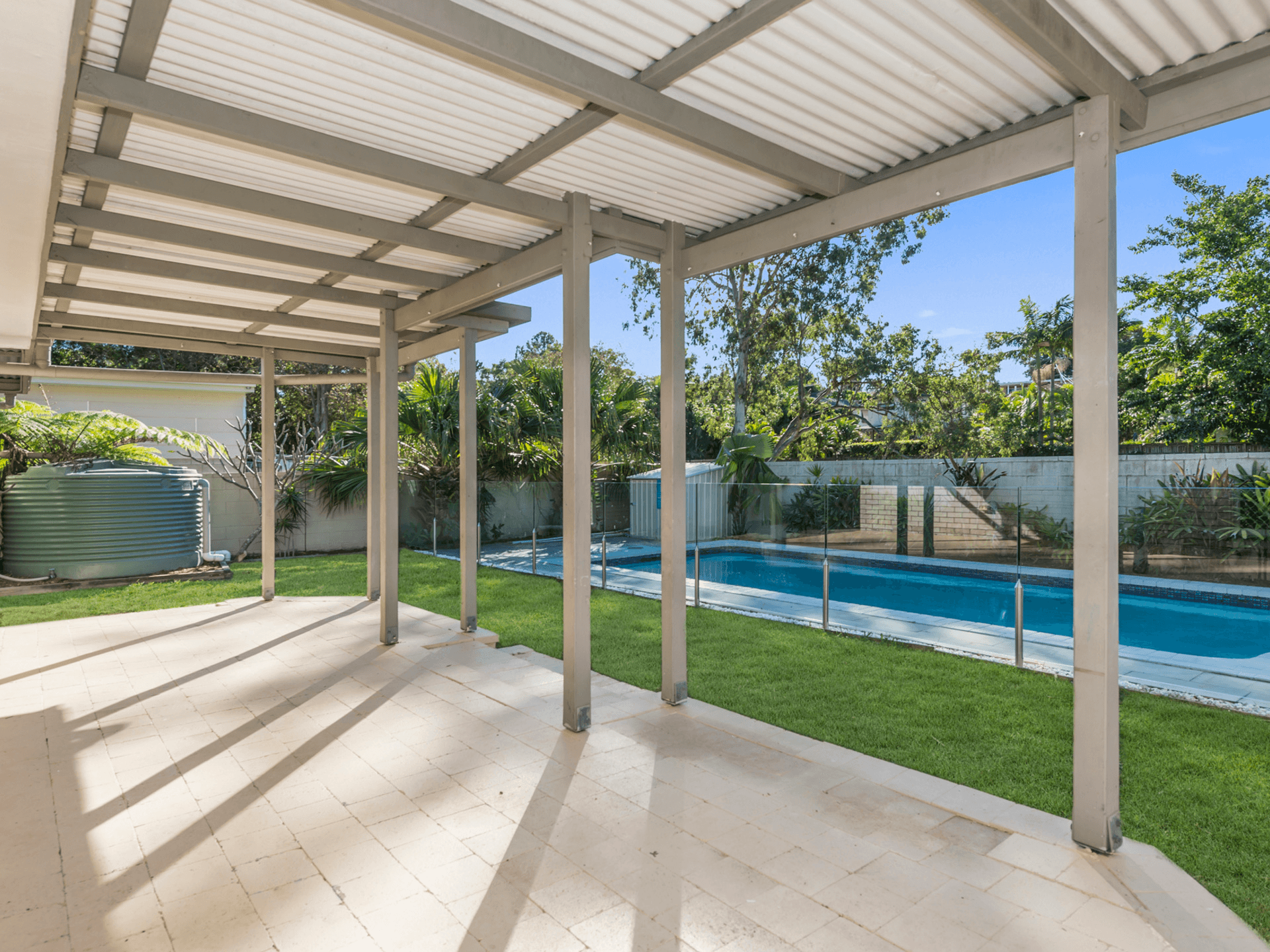 95 Kindra Avenue, SOUTHPORT, QLD 4215