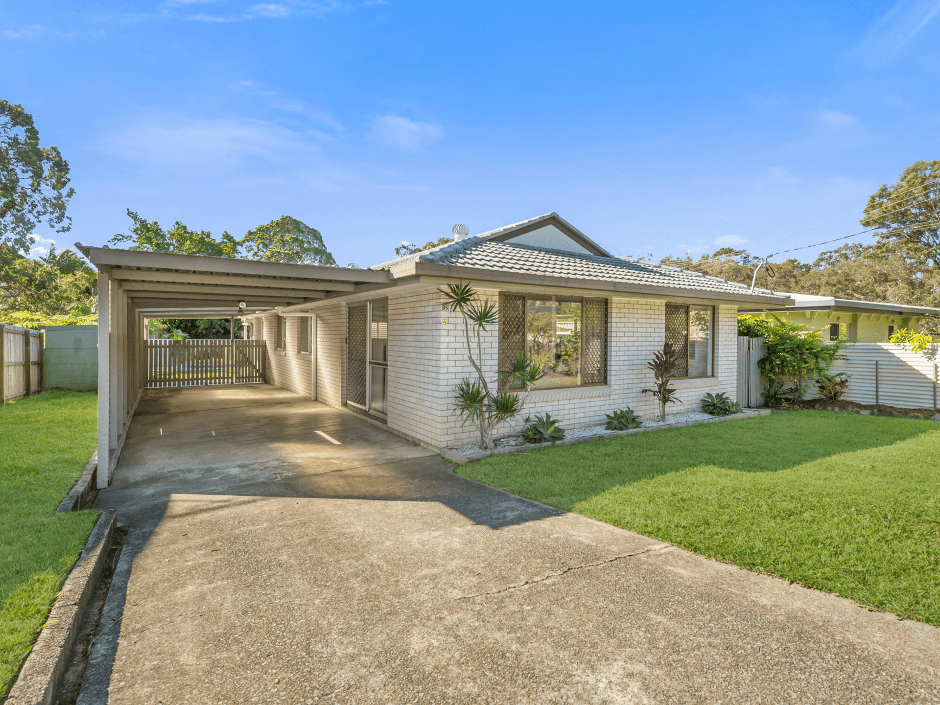 95 Kindra Avenue, SOUTHPORT, QLD 4215