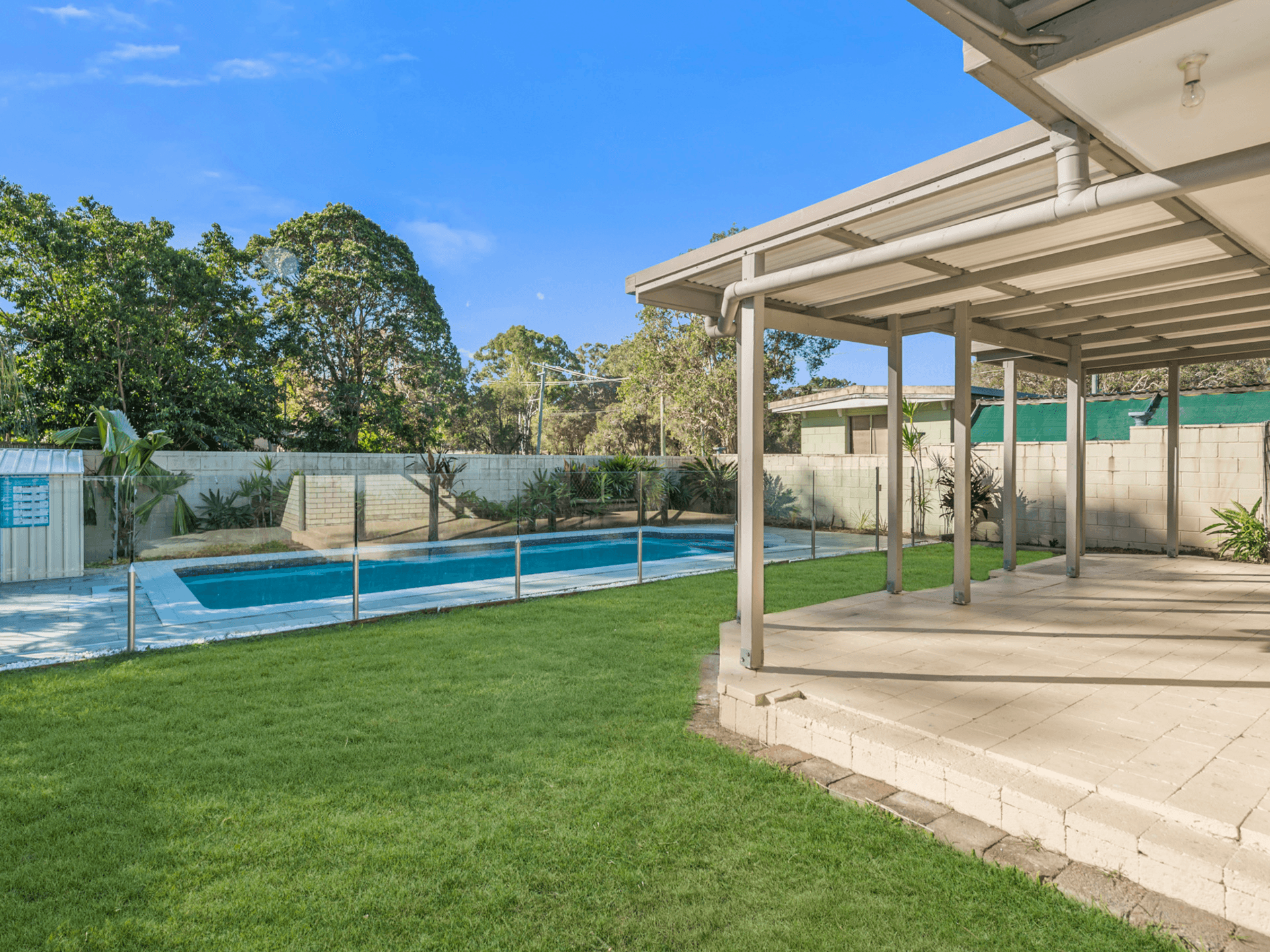 95 Kindra Avenue, SOUTHPORT, QLD 4215