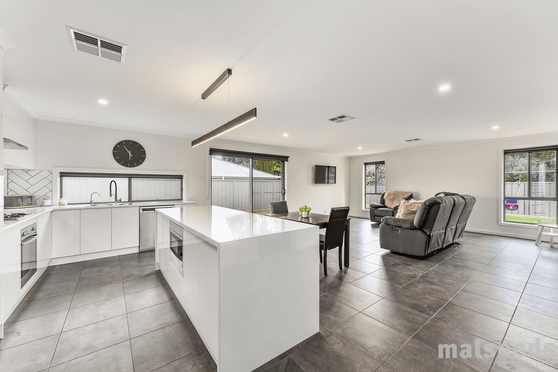 2/7 Peppercress Court, Worrolong, SA 5291