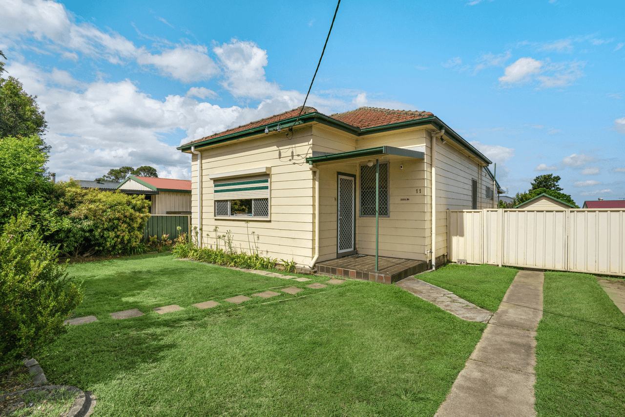 11 Young Street, RUTHERFORD, NSW 2320
