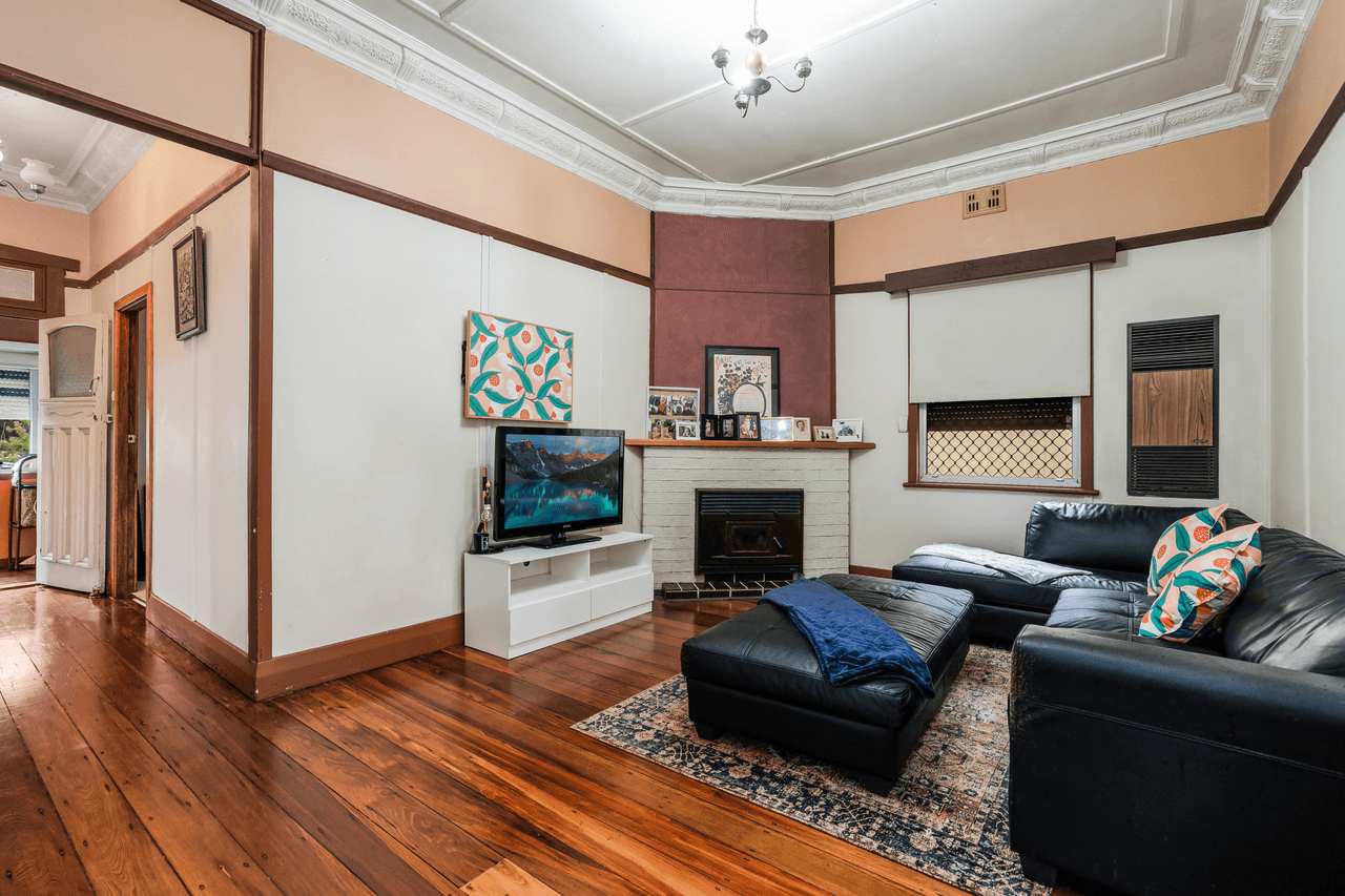 11 Young Street, RUTHERFORD, NSW 2320