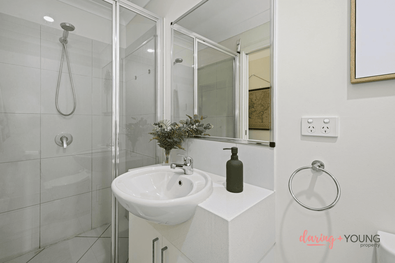 1/8 Intelligence Street, OONOONBA, QLD 4811