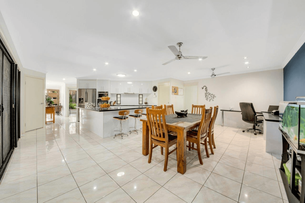 4 JENNY LIND Court, BOYNE ISLAND, QLD 4680