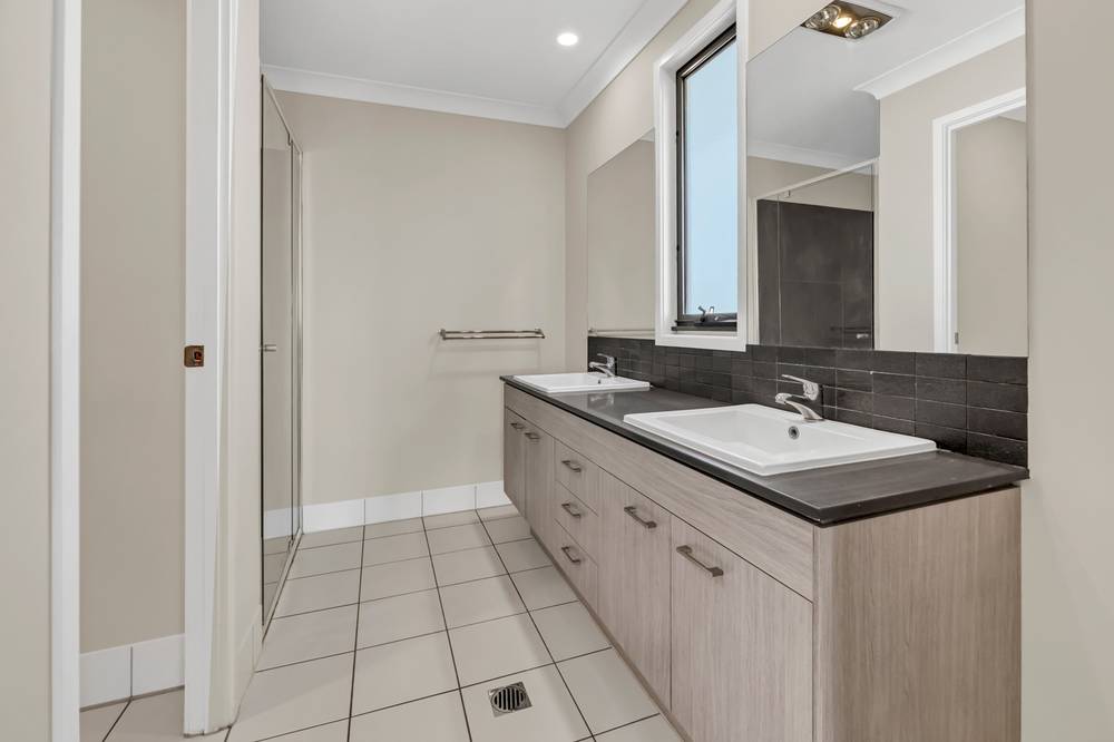 10 Bulleringa Street, PIMPAMA, QLD 4209