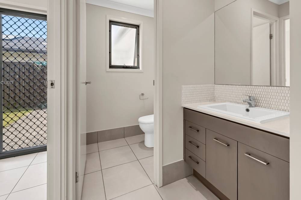 10 Bulleringa Street, PIMPAMA, QLD 4209