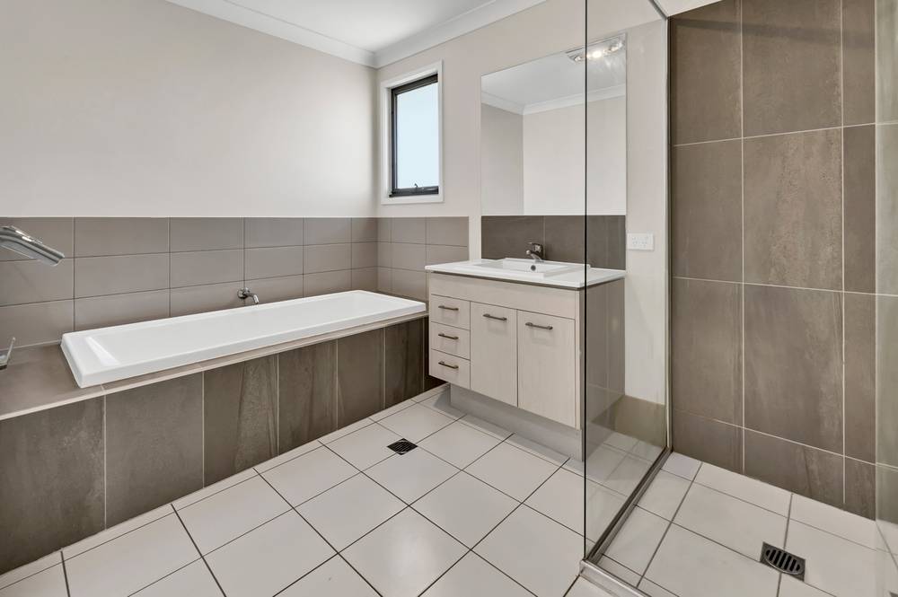 10 Bulleringa Street, PIMPAMA, QLD 4209