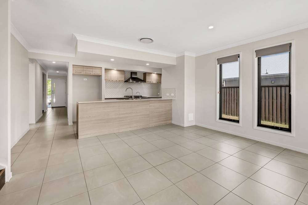 10 Bulleringa Street, PIMPAMA, QLD 4209