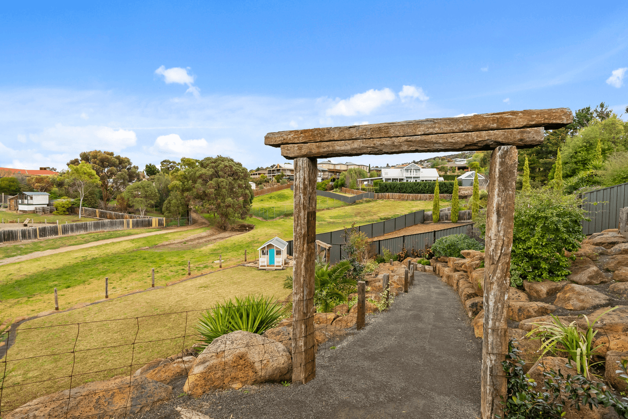 13 Augusta Place, Darley, VIC 3340