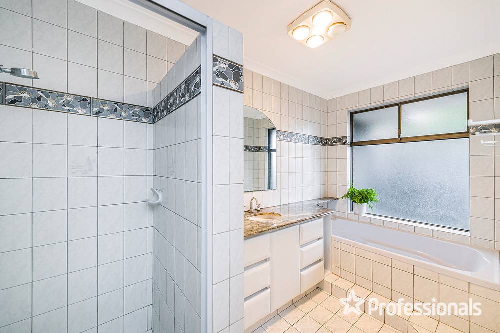 17 Backhouse Road, KINGSLEY, WA 6026