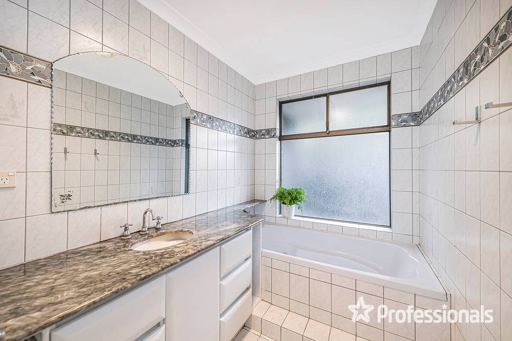 17 Backhouse Road, KINGSLEY, WA 6026