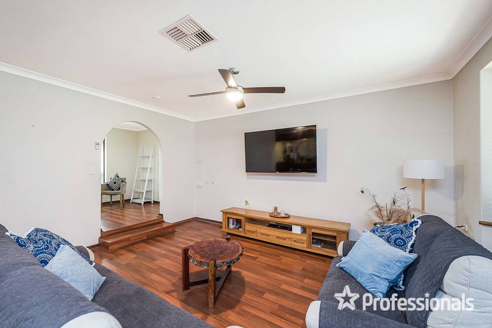 17 Backhouse Road, KINGSLEY, WA 6026