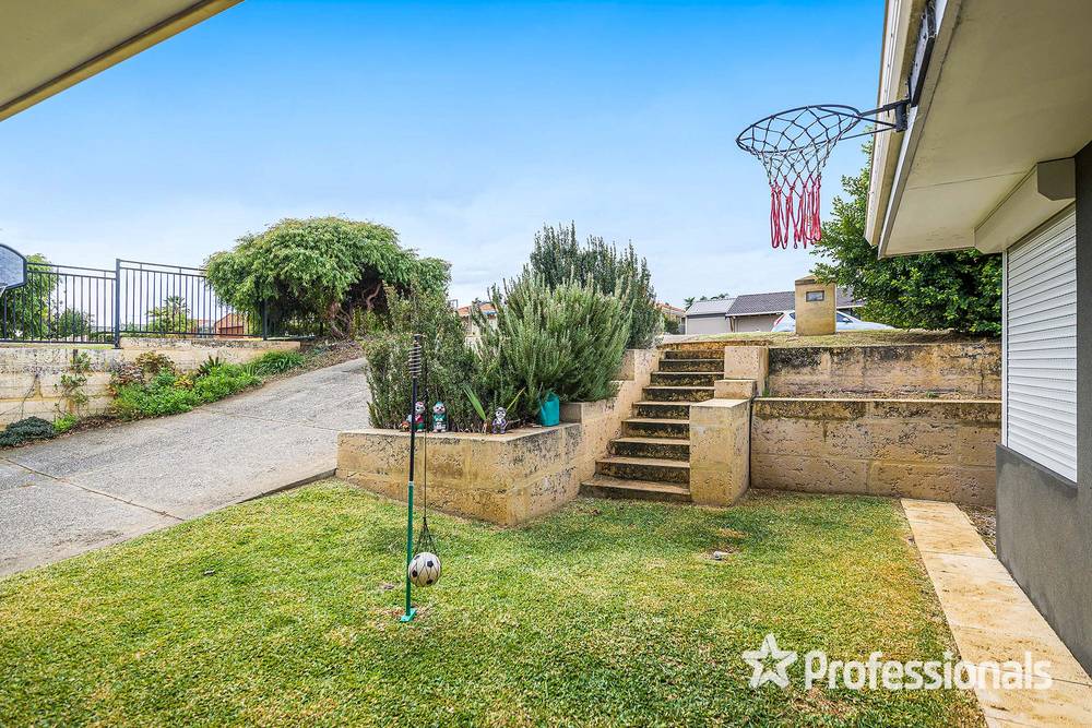 17 Backhouse Road, KINGSLEY, WA 6026