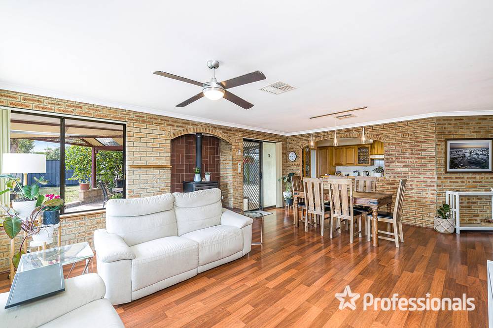 17 Backhouse Road, KINGSLEY, WA 6026