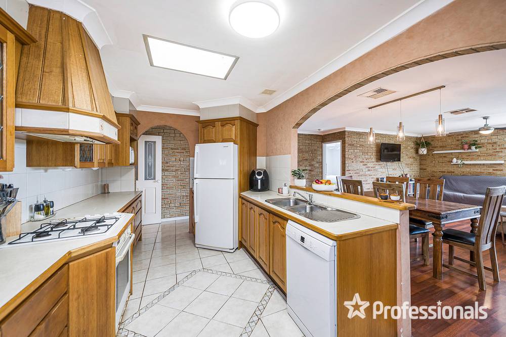 17 Backhouse Road, KINGSLEY, WA 6026
