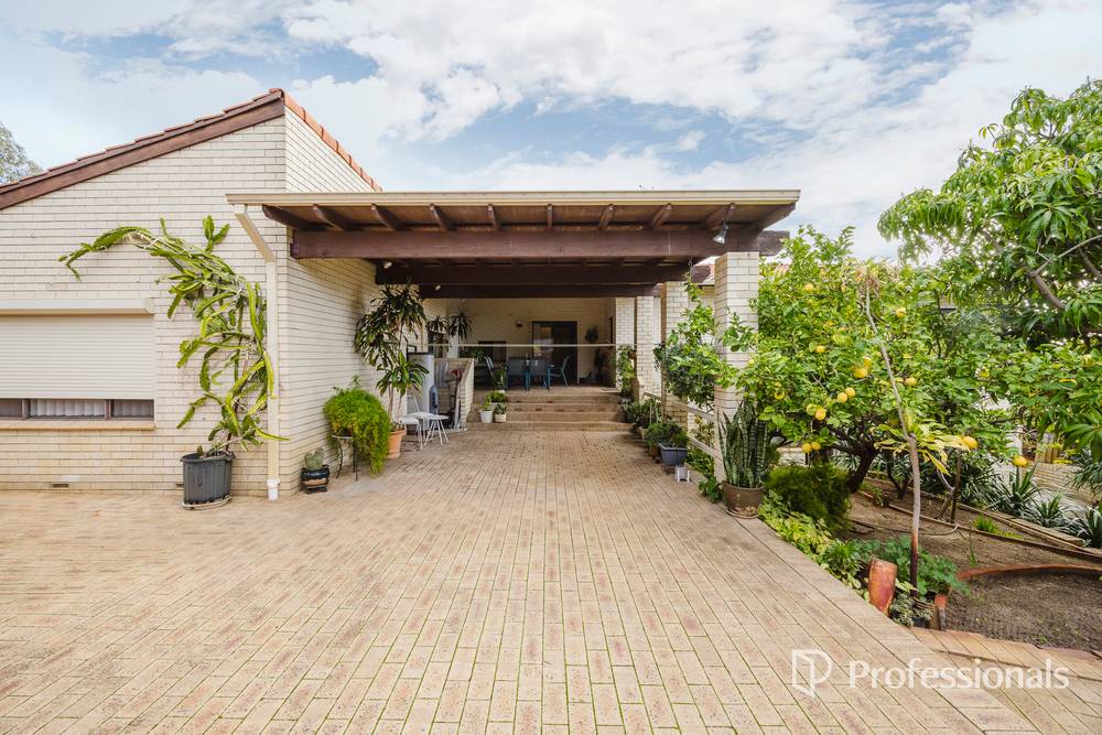 2 Bredhurst Road, MARANGAROO, WA 6064