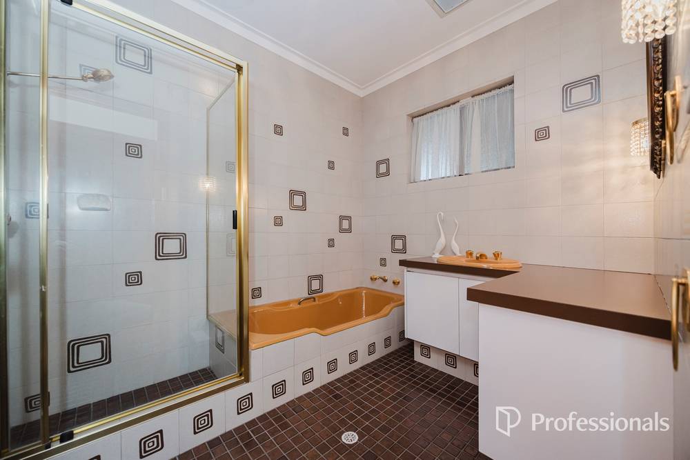 2 Bredhurst Road, MARANGAROO, WA 6064