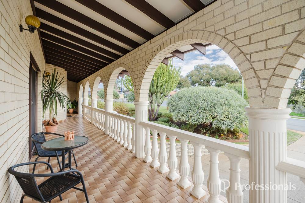 2 Bredhurst Road, MARANGAROO, WA 6064