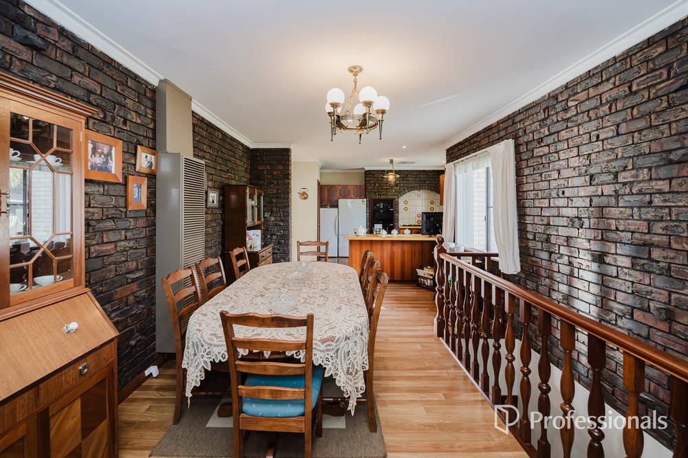 2 Bredhurst Road, MARANGAROO, WA 6064