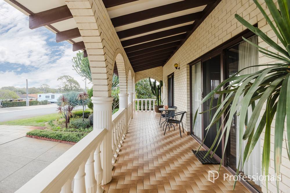 2 Bredhurst Road, MARANGAROO, WA 6064