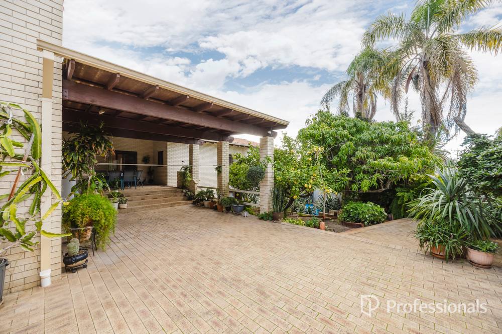 2 Bredhurst Road, MARANGAROO, WA 6064
