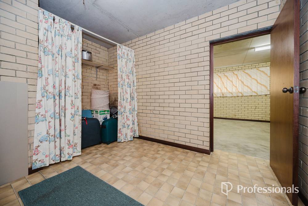 2 Bredhurst Road, MARANGAROO, WA 6064