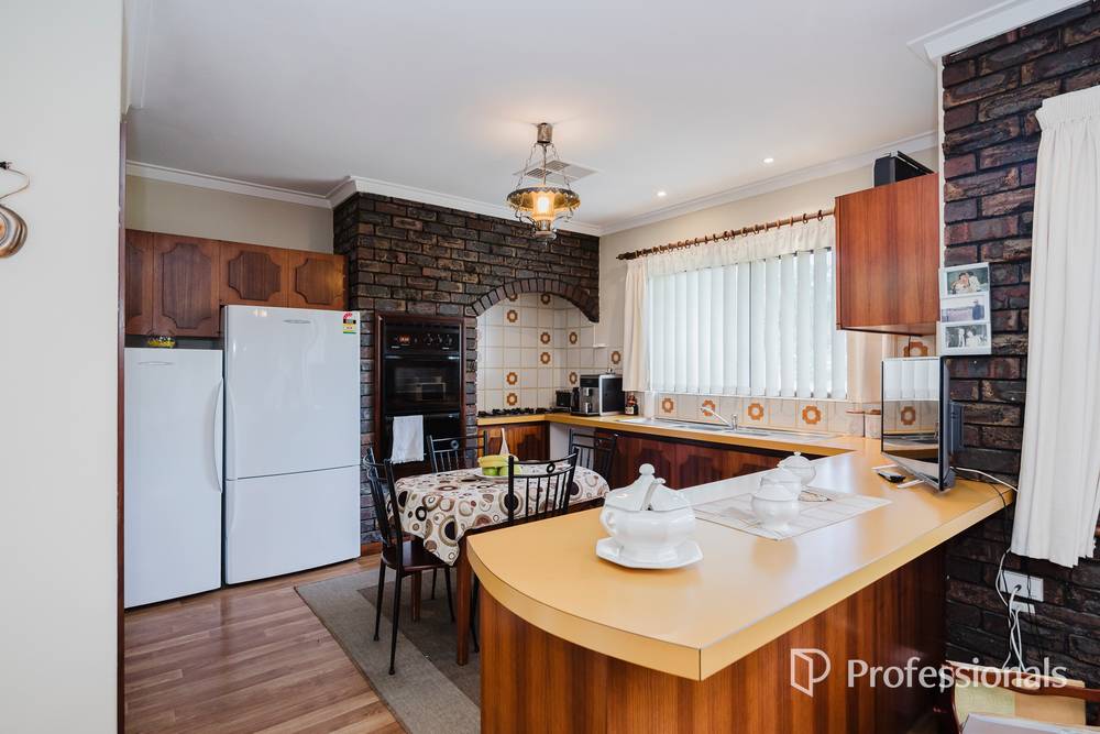 2 Bredhurst Road, MARANGAROO, WA 6064