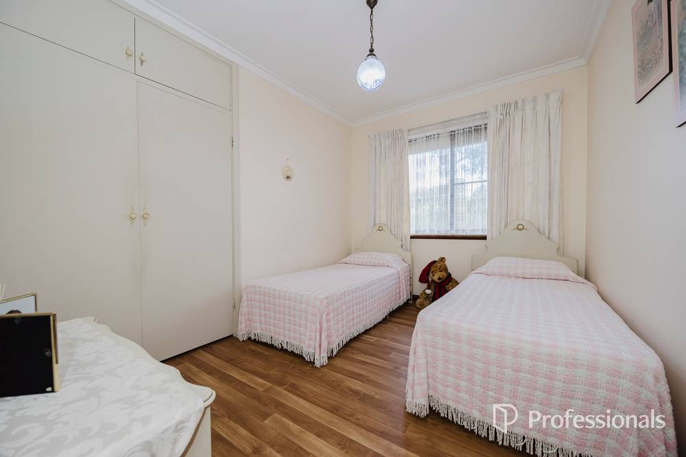2 Bredhurst Road, MARANGAROO, WA 6064