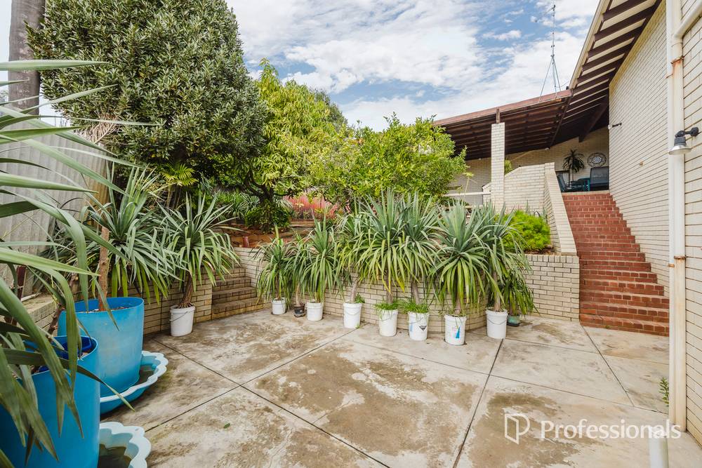 2 Bredhurst Road, MARANGAROO, WA 6064