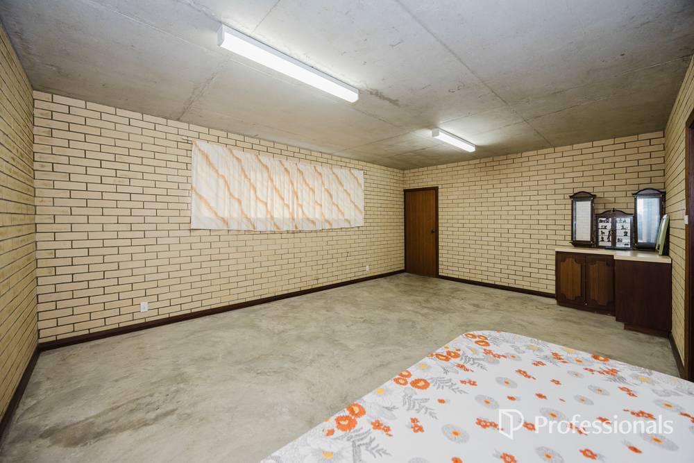 2 Bredhurst Road, MARANGAROO, WA 6064