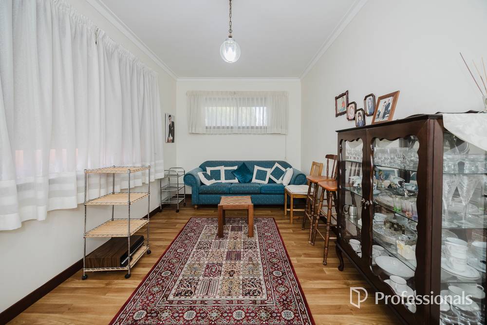 2 Bredhurst Road, MARANGAROO, WA 6064