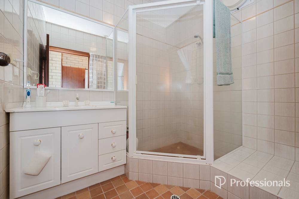 2 Bredhurst Road, MARANGAROO, WA 6064
