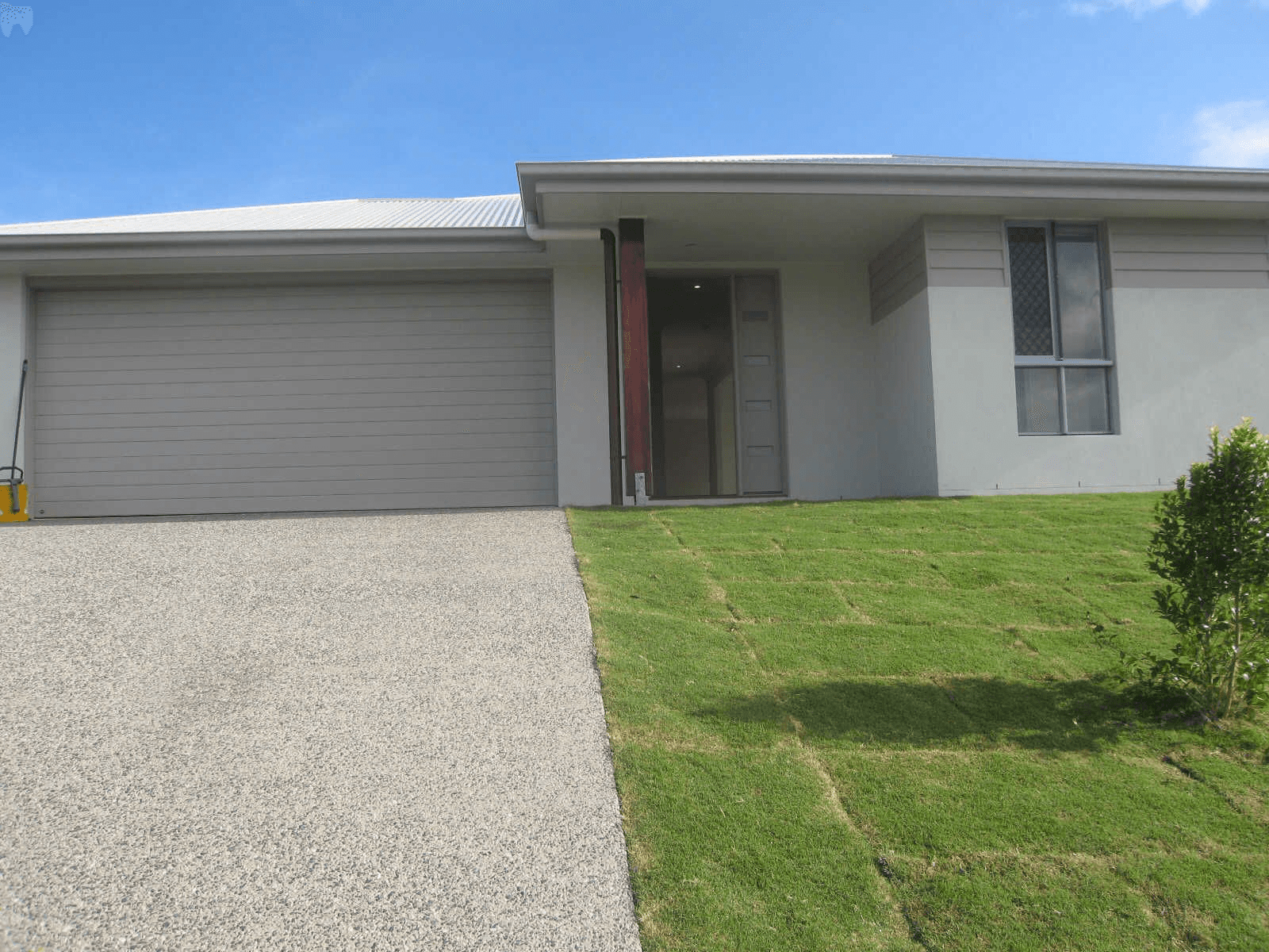 8 Eales Road, Rural View, QLD 4740