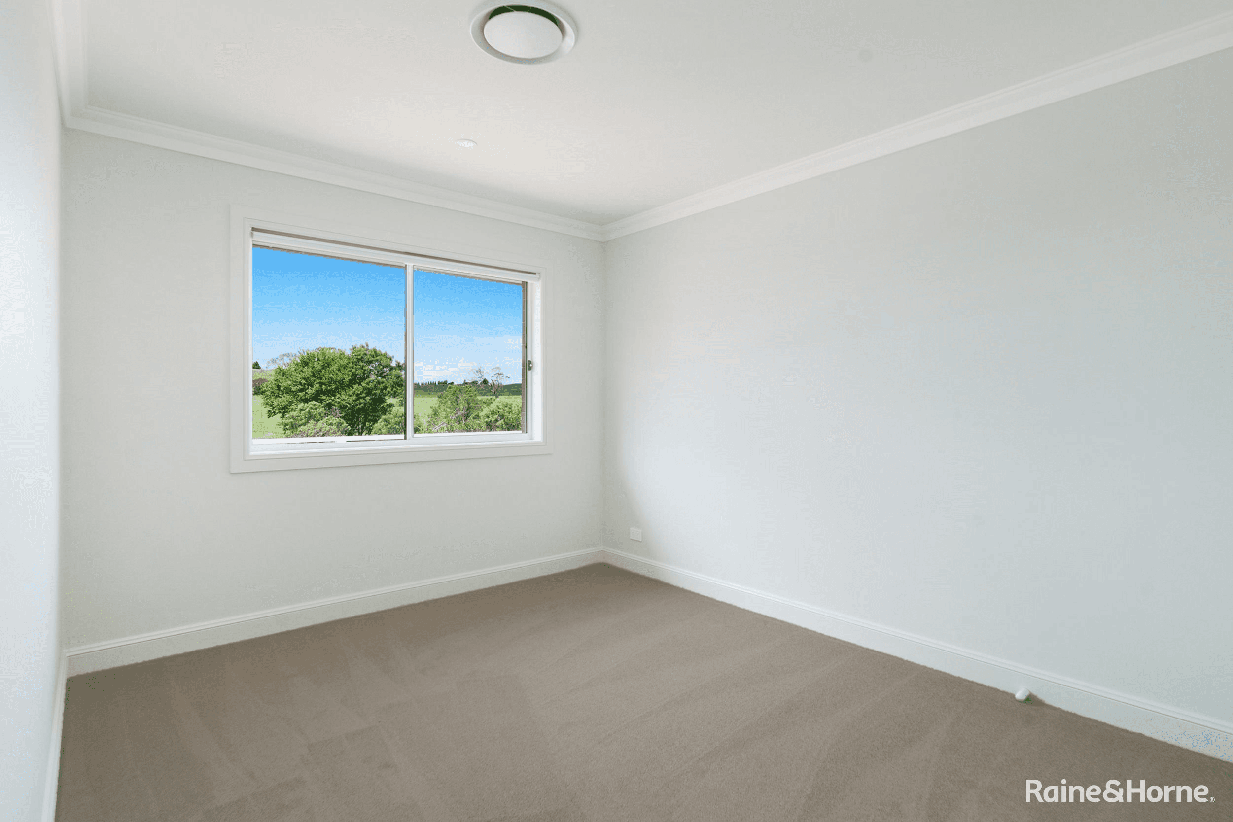 67 Darraby Drive, MOSS VALE, NSW 2577