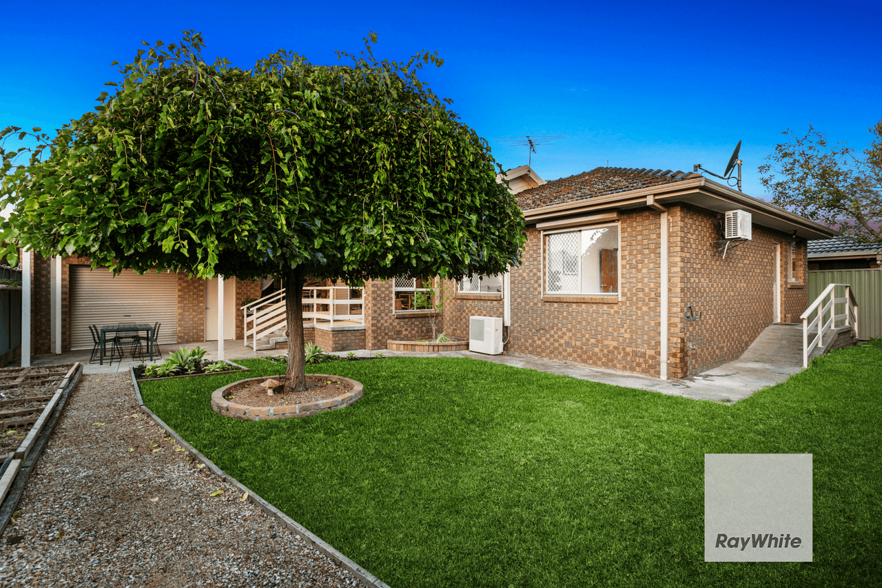 71 Parmelia Drive, TAYLORS LAKES, VIC 3038