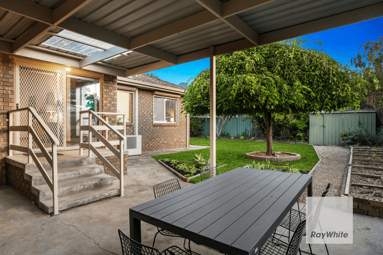 71 Parmelia Drive, TAYLORS LAKES, VIC 3038