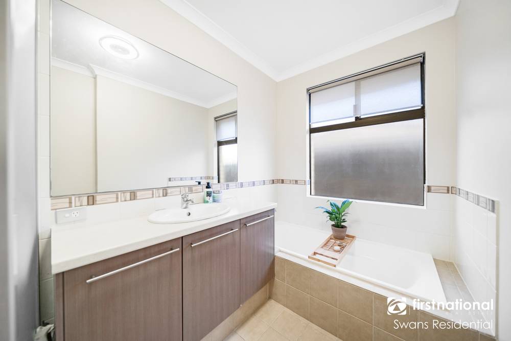 12 Willeroo Way, ELLENBROOK, WA 6069