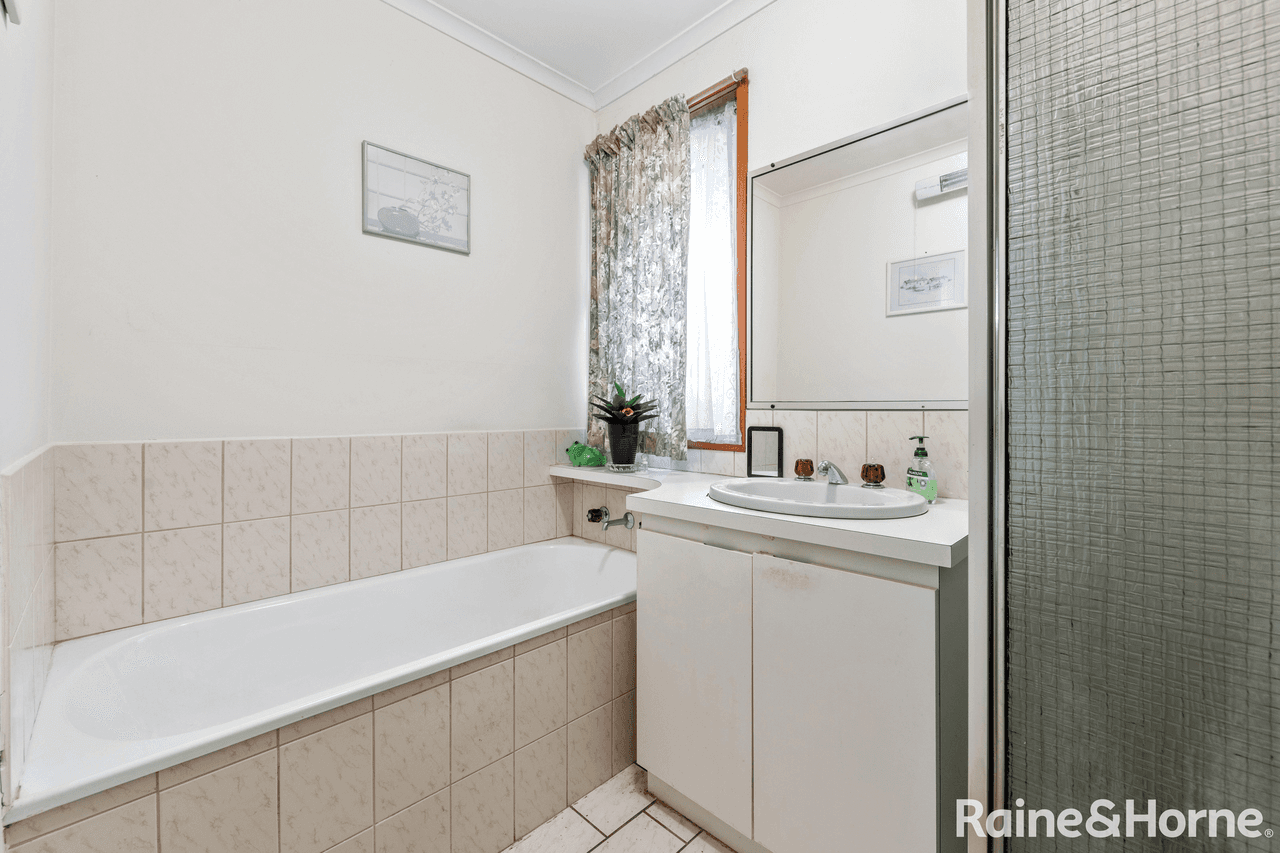 2/58 Kingdom Avenue, KINGS PARK, VIC 3021