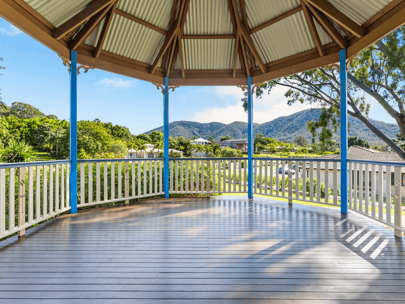 17 Showgrounds Drive, HIGHVALE, QLD 4520