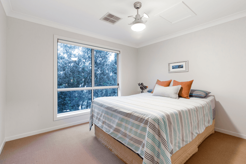 2/2 Lake Weyba Drive, Noosaville, QLD 4566