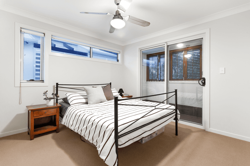 2/2 Lake Weyba Drive, Noosaville, QLD 4566