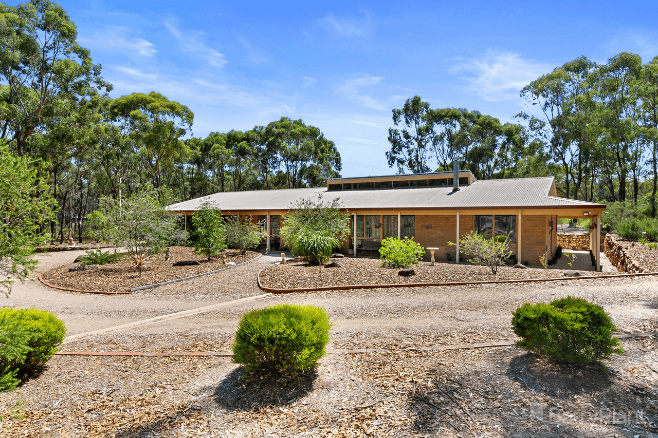 76 - 76A Binks Road, Junortoun, VIC 3551