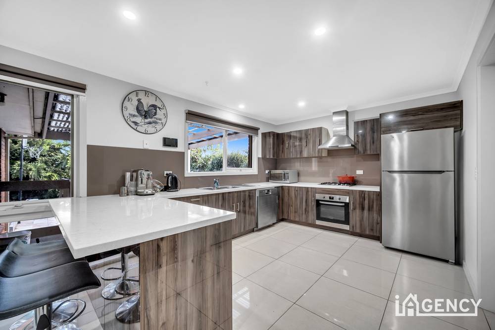 10 Plumpton Court, ENDEAVOUR HILLS, VIC 3802