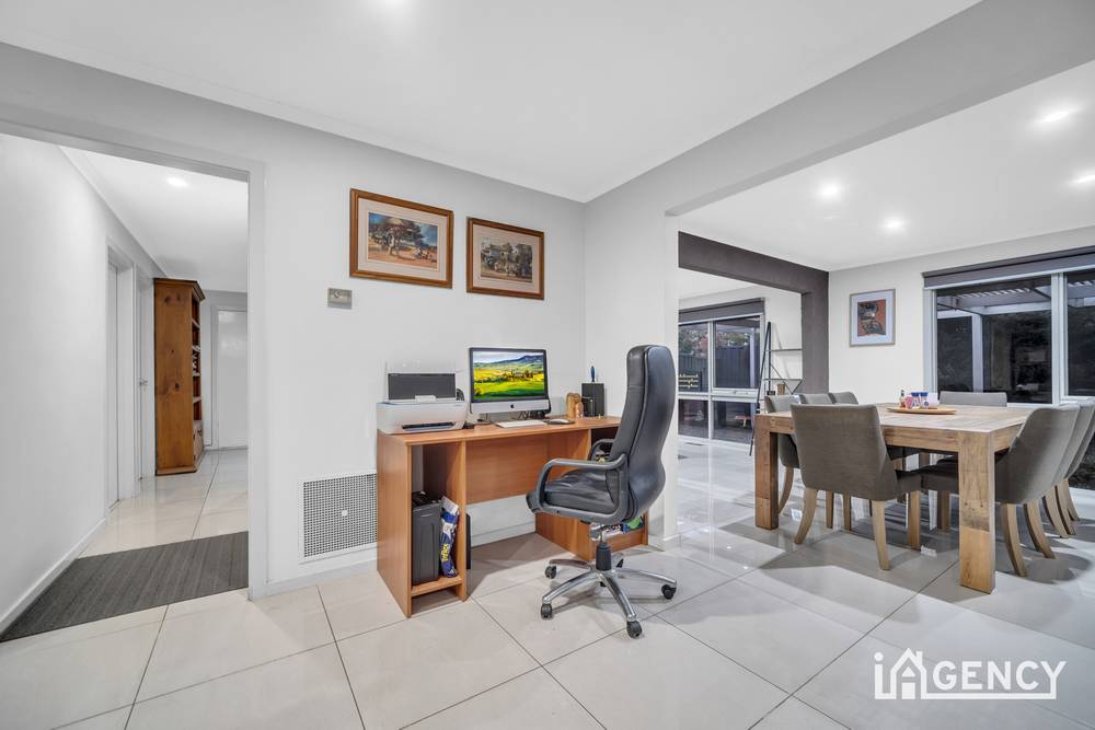 10 Plumpton Court, ENDEAVOUR HILLS, VIC 3802